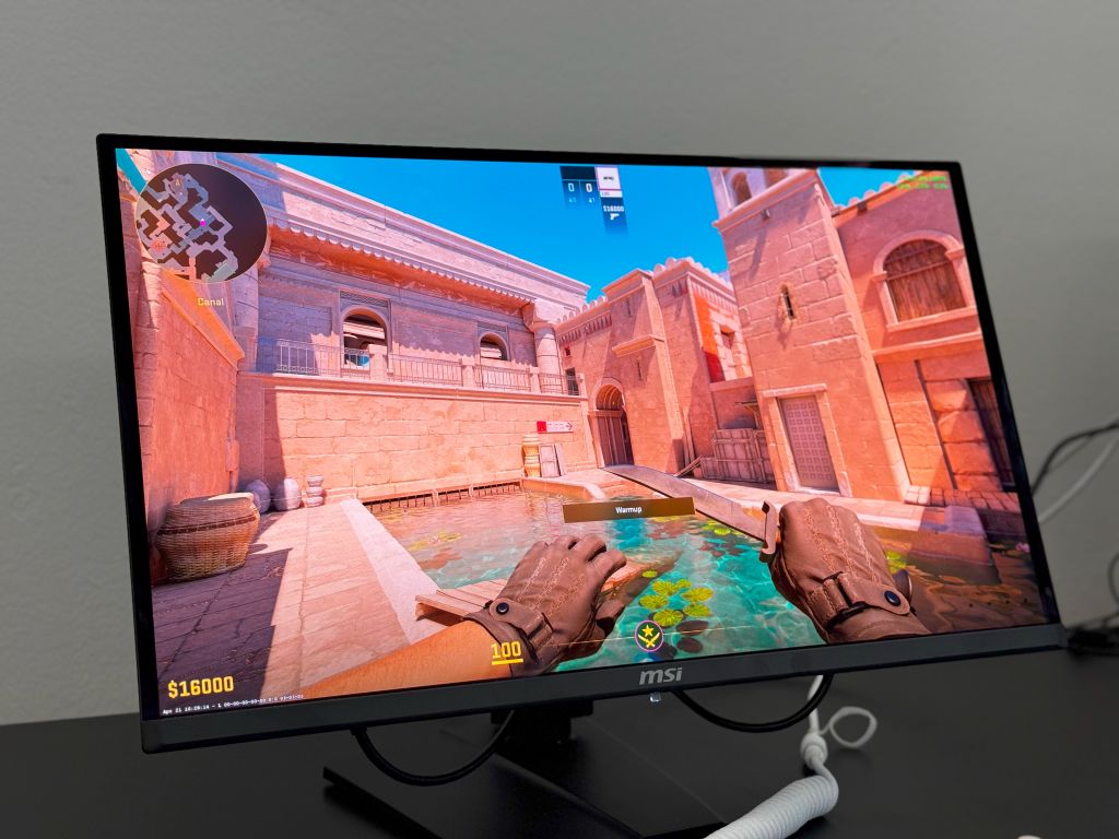 A monitor CS2 közben.